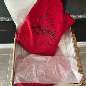 Beautiful very gently used Christian Louboutins 39.5